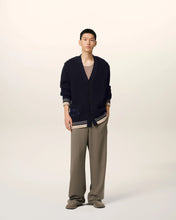 Charger l'image dans la galerie, AMI Cardigan Collège en Laine Bleu Marine