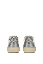 Charger l'image dans la galerie, Autry Sneakers Medalist 01 Low Leather Silver WB18