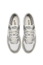 Charger l'image dans la galerie, Autry Sneakers Medalist 01 Mid Leather Silver WB18