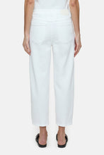 Charger l'image dans la galerie, Closed Jean Stover-X White