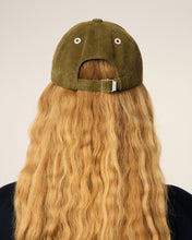 Charger l'image dans la galerie, AMI Femme Casquette Ami de coeur en Velours Bronze