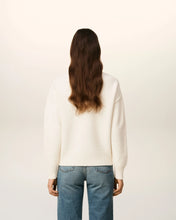 Charger l'image dans la galerie, AMI Femme Pull Ami de Coeur en Laine Ecru Noir Rouge