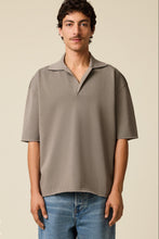 Charger l'image dans la galerie, AMI Polo Manches Courtes en Viscose Gris Fume
