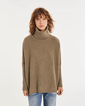 Charger l&#39;image dans la galerie, Kujten Pull Luani Col roulé Oversize Kaki