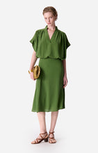 Charger l&#39;image dans la galerie, Vanessa bruno Blouse Cory en Soie Olive
