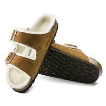 Charger l&#39;image dans la galerie, Birkenstock Sandales Arizona Etroite en Fourrure d&#39;Agneau Mink