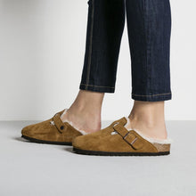 Charger l&#39;image dans la galerie, Birkenstock Sandales Boston Etroite en Fourrure d&#39;Agneau Mink