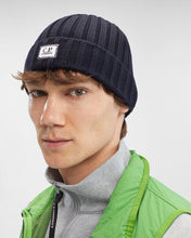 Charger l&#39;image dans la galerie, C.P. Company Bonnet en Laine Total eclipse