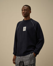 Charger l&#39;image dans la galerie, C.P. Company Sweatshirt Indigo Fleece Vanisé Logo Denim