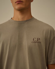 Charger l&#39;image dans la galerie, C.P. Company T-shirt Jersey Logo Fallen Rock