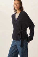 Charger l&#39;image dans la galerie, Des Petits Hauts Gilet Berta en Alpaga Marine