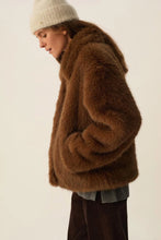 Charger l&#39;image dans la galerie, Des Petits Hauts Manteau Ybou en Fausse Fourrure Moka
