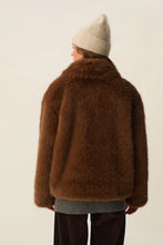Charger l&#39;image dans la galerie, Des Petits Hauts Manteau Ybou en Fausse Fourrure Moka