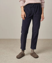 Charger l&#39;image dans la galerie, Hartford Pantalon Philemon en Velours Bleu