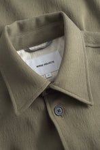 Charger l&#39;image dans la galerie, Norse Projects Surchemise Hjalmer Calvary Coton Wool Olive Night