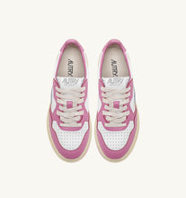Charger l&#39;image dans la galerie, Autry Sneakers Medalist 01 Low Leather Mauve WB29