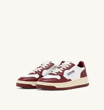 Charger l&#39;image dans la galerie, Autry Sneakers Medalist 01 Low Leather Syrah WB35
