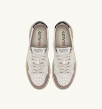 Charger l&#39;image dans la galerie, Autry Sneakers Medalist 01 Low Goat Suede Black GS20