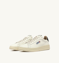 Charger l&#39;image dans la galerie, Autry Sneakers Dallas Low Leather Space MR04