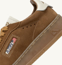 Charger l&#39;image dans la galerie, Autry Sneakers Dallas Low Suede Leather Sigaro UE11
