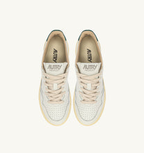Charger l'image dans la galerie, Autry Sneakers Medalist 01 Low Leather Suede Logo Dark Sea BJ02