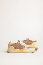 Charger l&#39;image dans la galerie, Autry Sneakers Medalist 01 Low Velours Taupe CC03