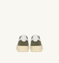Charger l'image dans la galerie, Autry Sneakers Medalist 01 Low Leather Suede Smoked Green FT21