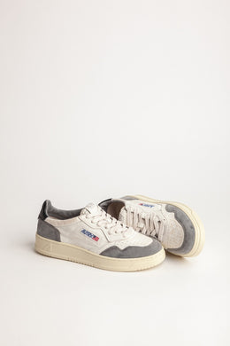 Autry Sneakers Medalist 01 Low Goat Suede Grey GS23