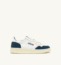 Charger l&#39;image dans la galerie, Autry Sneakers Medalist 01 Low Leather Goat Suede Capri GS41