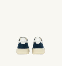 Charger l&#39;image dans la galerie, Autry Sneakers Medalist 01 Low Leather Goat Suede Capri GS41