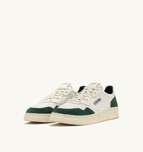 Charger l&#39;image dans la galerie, Autry Sneakers Medalist 01 Low Leather Goat Suede Bottle GS42