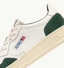 Charger l&#39;image dans la galerie, Autry Sneakers Medalist 01 Low Leather Goat Suede Bottle GS42
