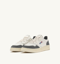 Charger l&#39;image dans la galerie, Autry Sneakers Medalist 01 Low Leather Goat Suede Morel GS45