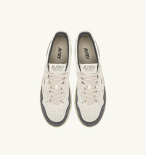 Charger l&#39;image dans la galerie, Autry Sneakers Medalist 01 Low Leather Goat Suede Morel GS45