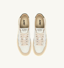 Charger l'image dans la galerie, Autry Sneakers Medalist 01 Low Leather Suede Bronze Green LS17