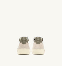 Charger l'image dans la galerie, Autry Sneakers Medalist 01 Low Suede Match Green MA11