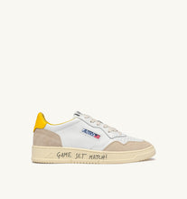 Charger l'image dans la galerie, Autry Sneakers Medalist 01 Low Suede Match Slicker MA12