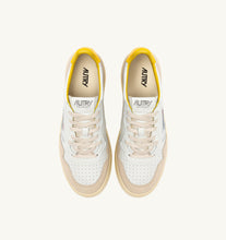 Charger l'image dans la galerie, Autry Sneakers Medalist 01 Low Suede Match Slicker MA12
