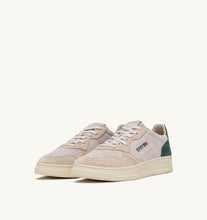 Charger l&#39;image dans la galerie, Autry Sneakers Medalist 01 Low Suede Sand Green TS19