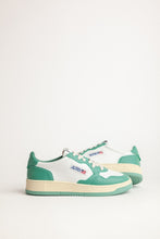 Charger l&#39;image dans la galerie, Autry Sneakers Medalist 01 Low Leather Malachi WB30