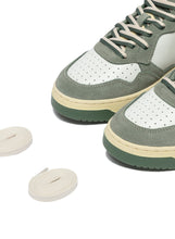 Charger l'image dans la galerie, Autry Sneakers Medalist 01 Low Leather Sea Spray BW02