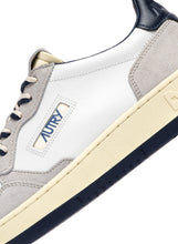 Charger l'image dans la galerie, Autry Sneakers Medalist 01 Low Leather Vapor BW04