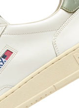 Charger l'image dans la galerie, Autry Sneakers Medalist 01 Low Leather Green LL11