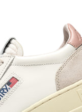 Charger l&#39;image dans la galerie, Autry Sneakers Medalist 01 Low Suede White Pow LS37