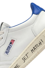 Charger l&#39;image dans la galerie, Autry Sneakers Medalist 01 Low Leather Blue ML06