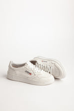 Charger l&#39;image dans la galerie, Autry Sneakers Medalist 01 Low Solid Goat Full White SG10