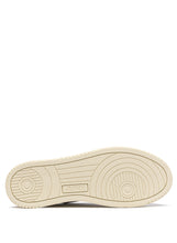 Charger l'image dans la galerie, Autry Sneakers Medalist 01 Low Suede Cigar UH10