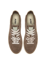 Charger l'image dans la galerie, Autry Sneakers Medalist 01 Low Suede Cigar UH10