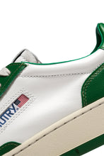 Charger l&#39;image dans la galerie, Autry Sneakers Medalist 01 Low Leather Green WB03