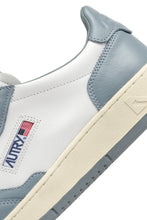 Charger l&#39;image dans la galerie, Autry Sneakers Medalist 01 Low Leather Blue WB56